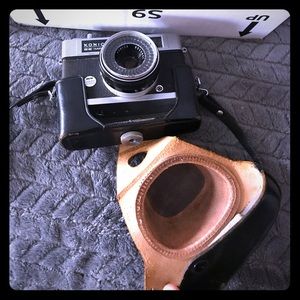 Vintage KONICA EE-MATIC w/leather carrying case